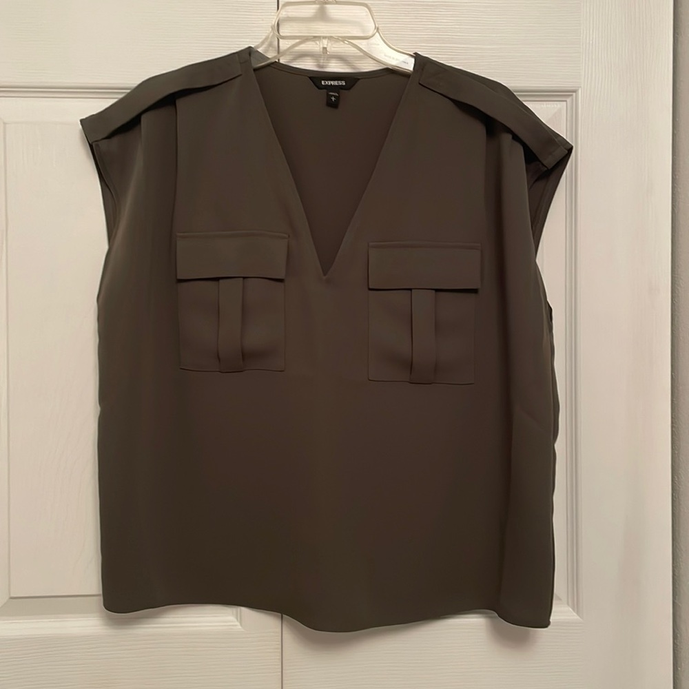 Express Green Sleeveless Top with Cute Accents Large in Perfect Condition Fall